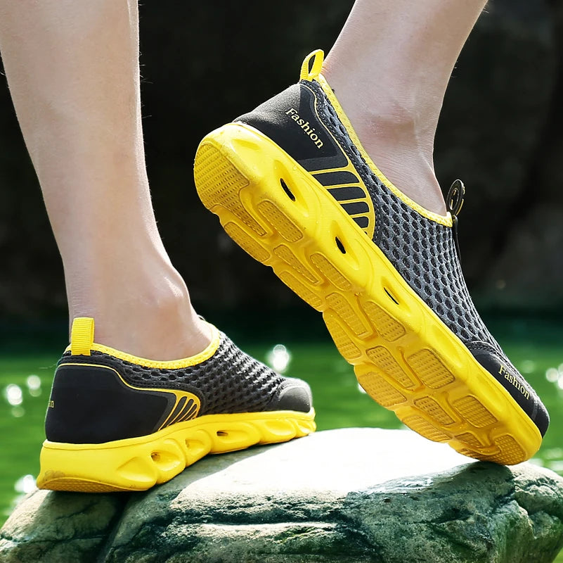 VALORIA | Men’s comfortable outdoor shoes with moisture-wicking fabric and cushioned support
