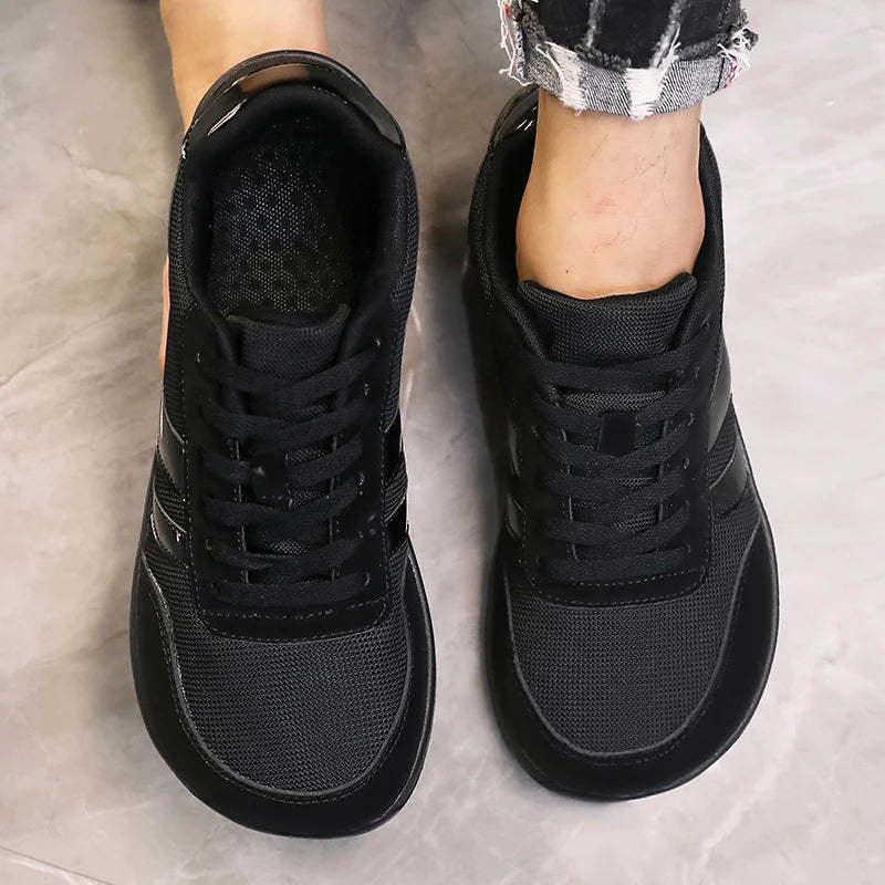 VALORIA | Men’s cushioned running shoes with spacious toe box and breathable mesh upper