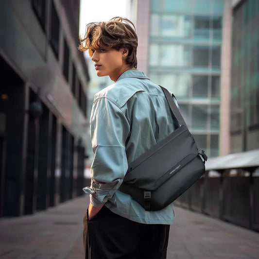 VALORIA | Men’s water-repellent crossbody bag