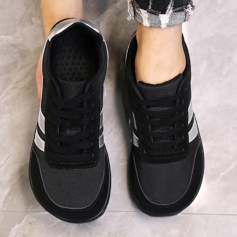 VALORIA | Men’s wide toe running sneakers with shock-absorbing sole and reliable grip