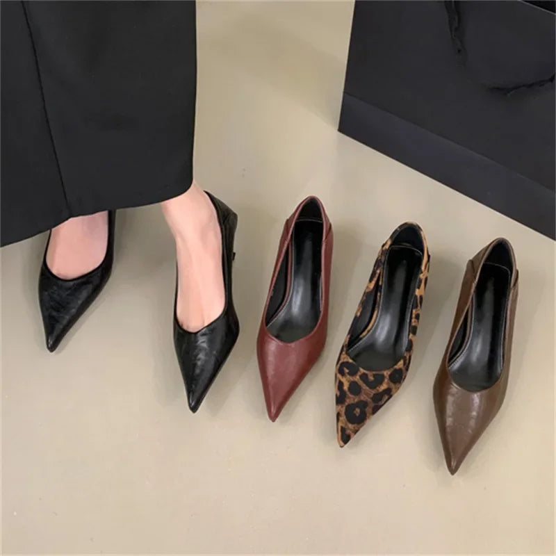 VALORIA | Women’s leopard print pointed-toe pumps