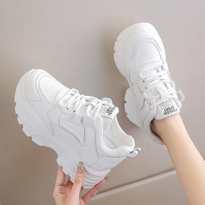 VALORIA | Women’s lightweight lace-up leather sneakers with elevated sole