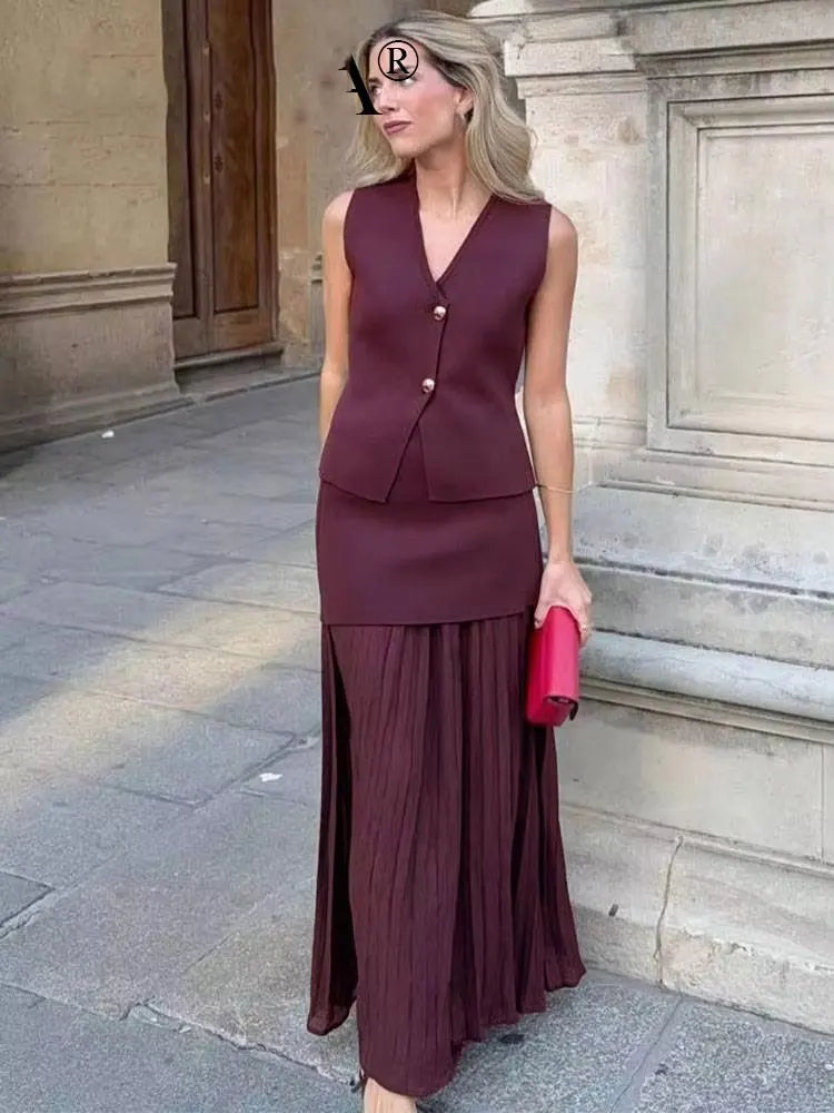 VALORIA | Women’s stylish knit skirt set for office, brunch and special occasions