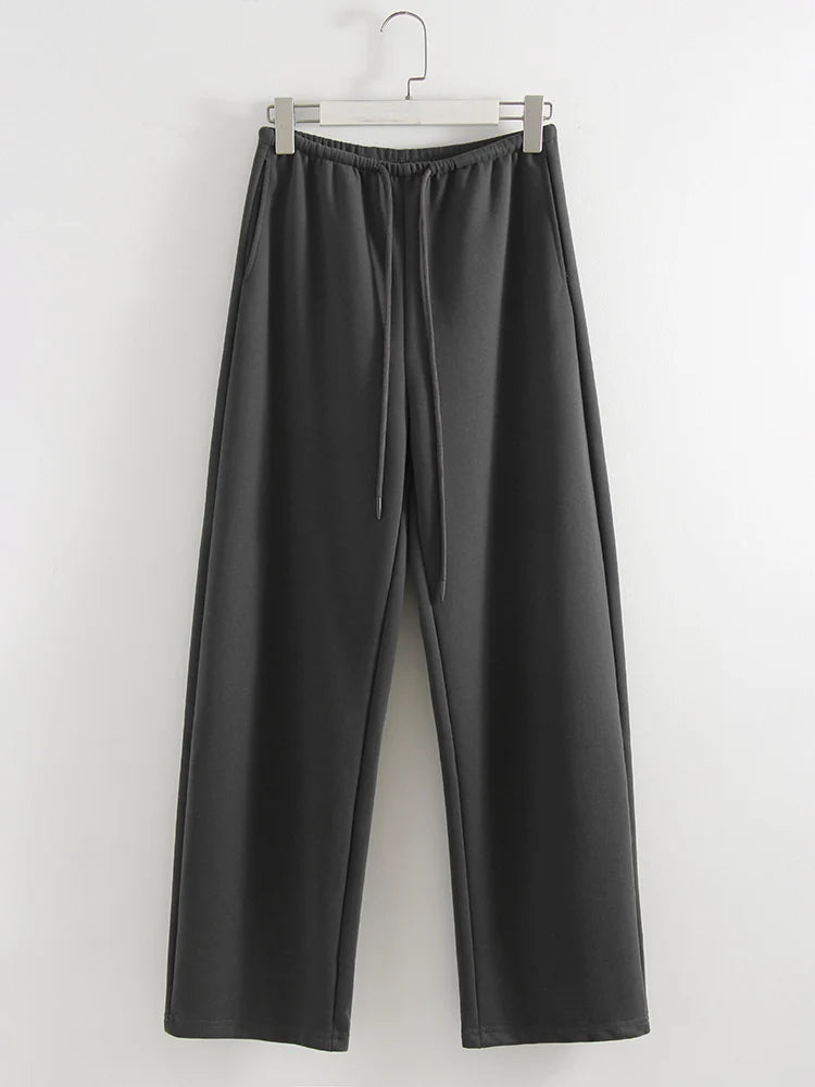 VALORIA | Women’s versatile cotton wide leg pants ideal for pairing with hoodies, T-shirts and sneakers